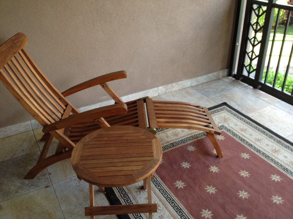 Second floor lanai chair and table
