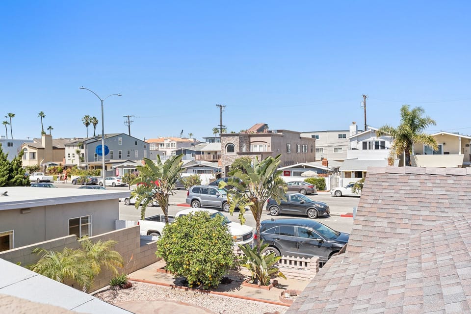 View from the deck to the boulevard.
                