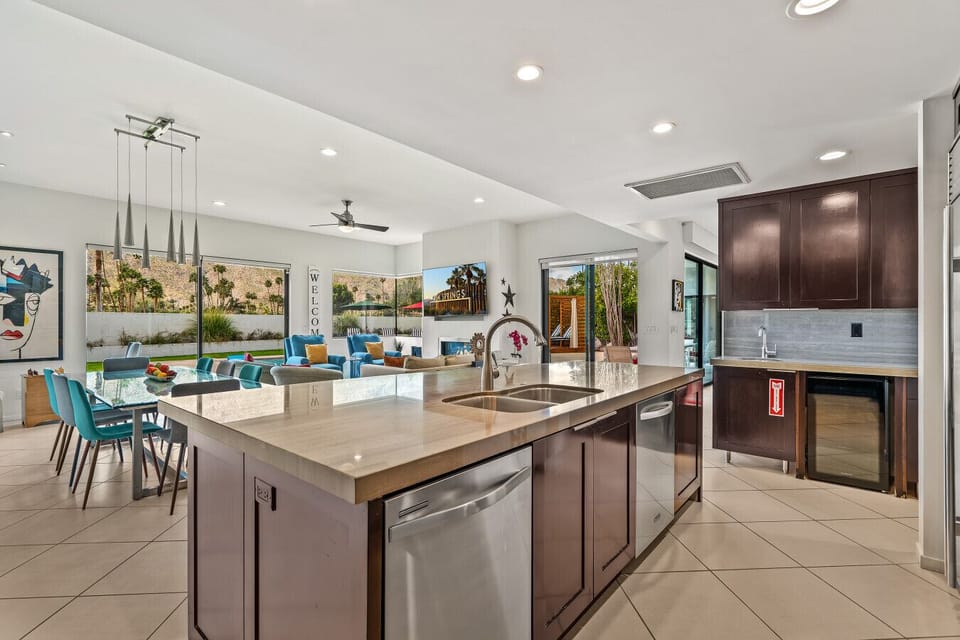 Fully equipped kitchen for cooking and entertaining