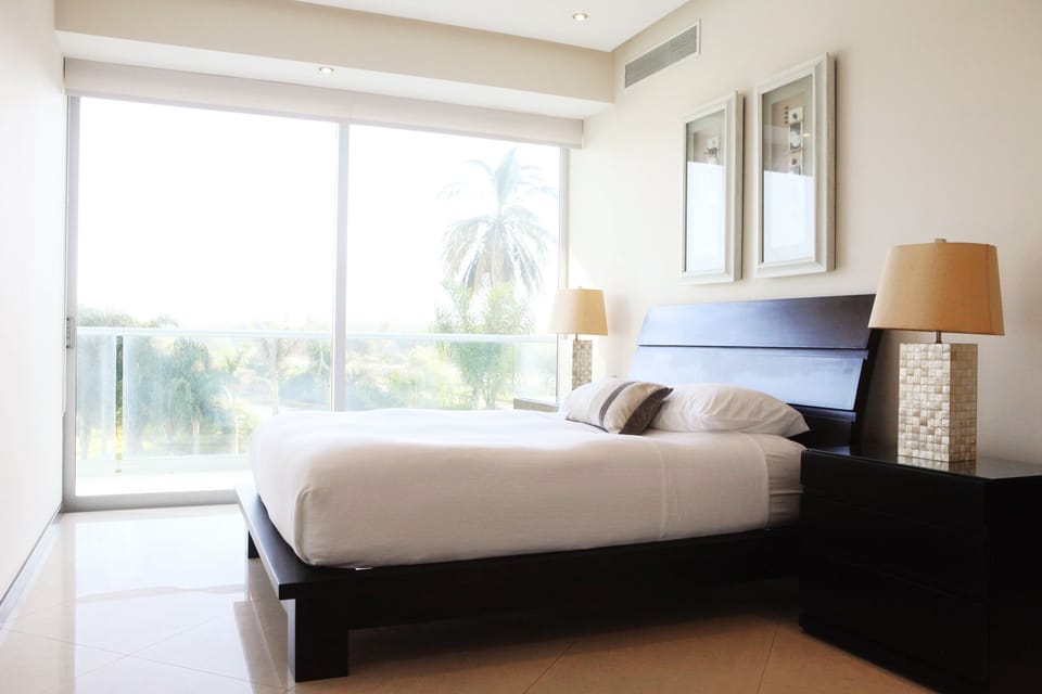 Jr Suite: Private Bathroom, Queen Bed, Mountain/River Balcony, Blackout Shades, Room-Controlled A/C, Ceiling Fan