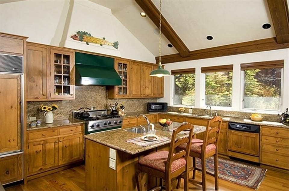 Haul out that wonderful chili - everybody is coming off the hill for lunch!