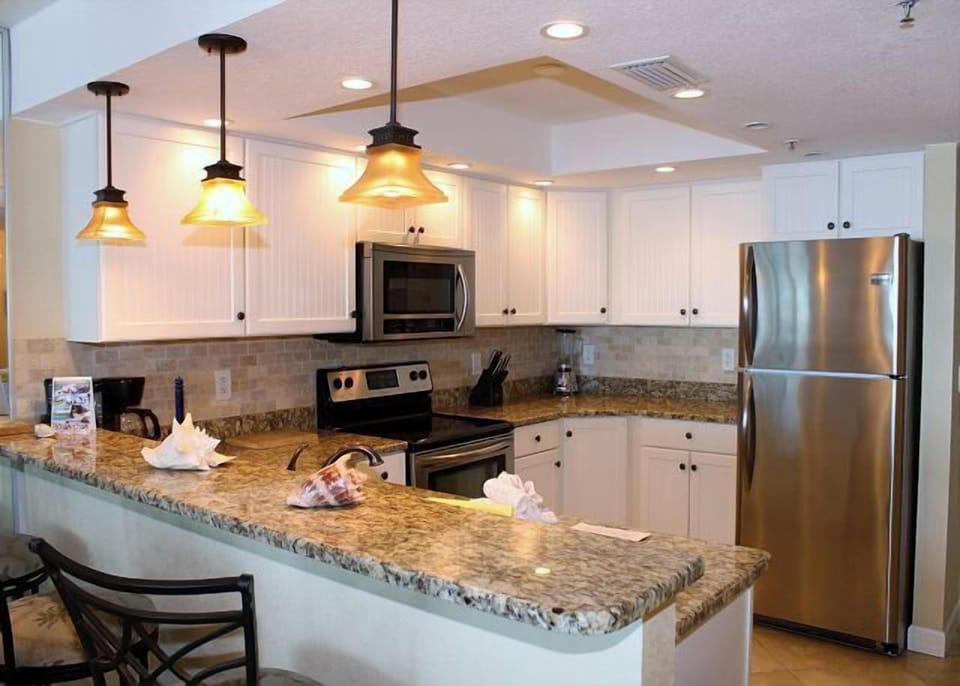 Totally renovated open kitchen with granite, stainless appliances, icemaker, etc