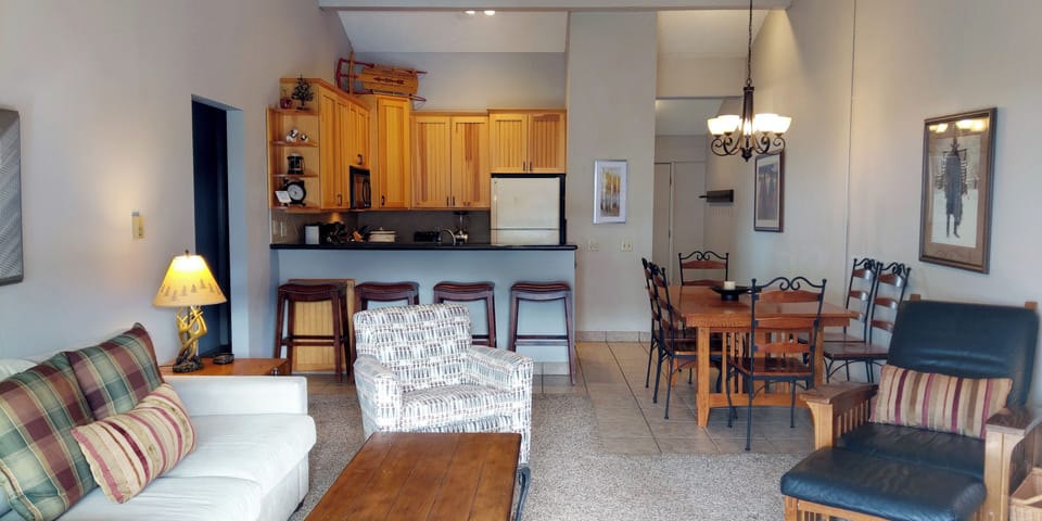 Beaver Creek West Condo J4 living room and kitchen