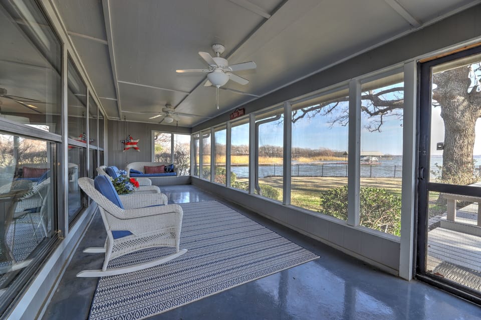 Screened in porch
