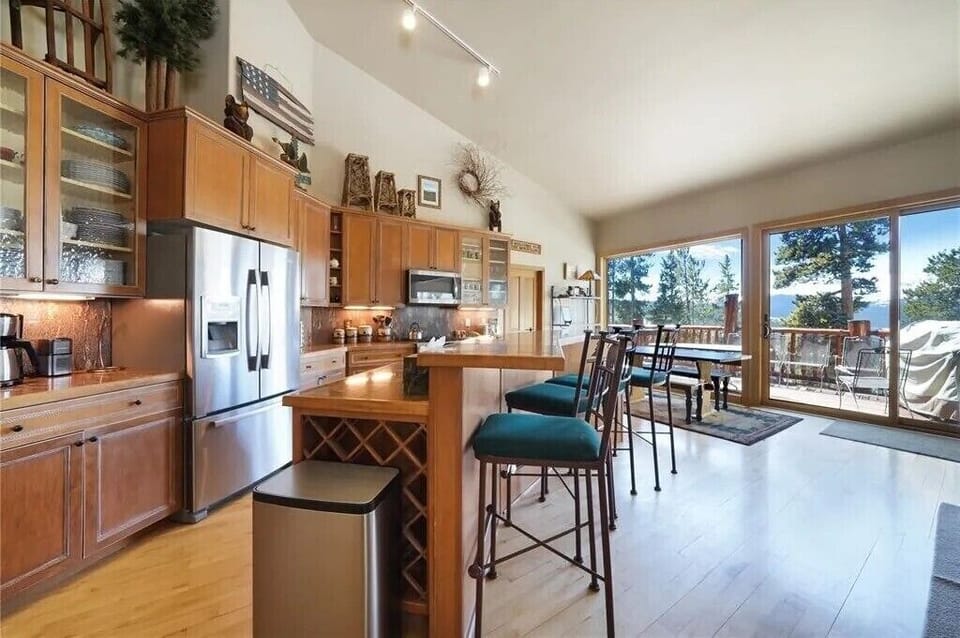 Large gourmet kitchen with views from ceiling to floor windows