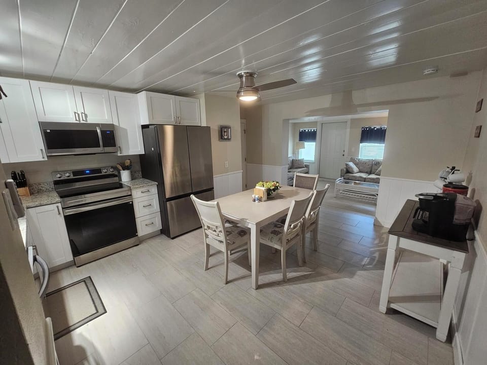 Full eat in spacious Kitchen with coffee bar!