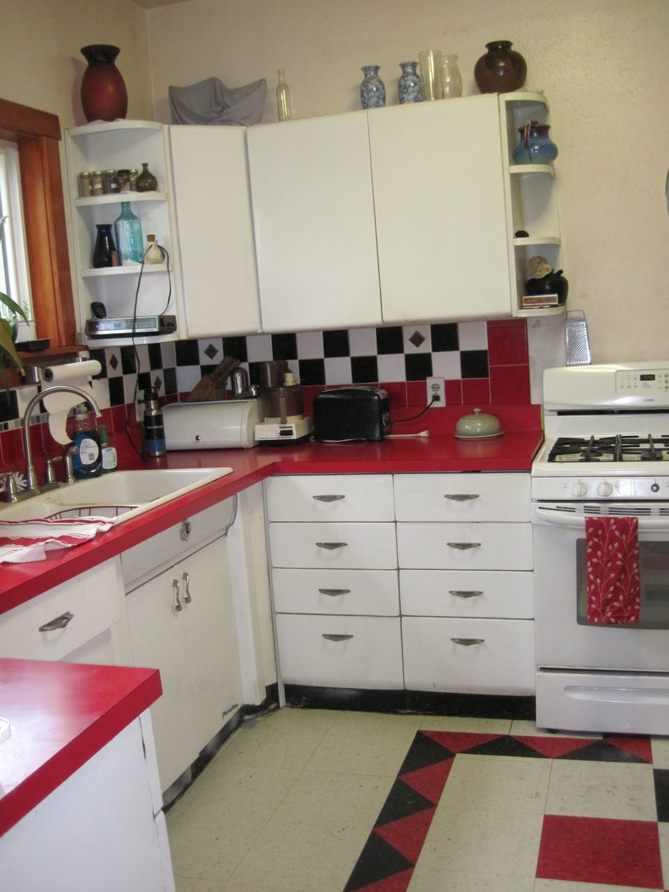 Cute Kitchen fully equipped