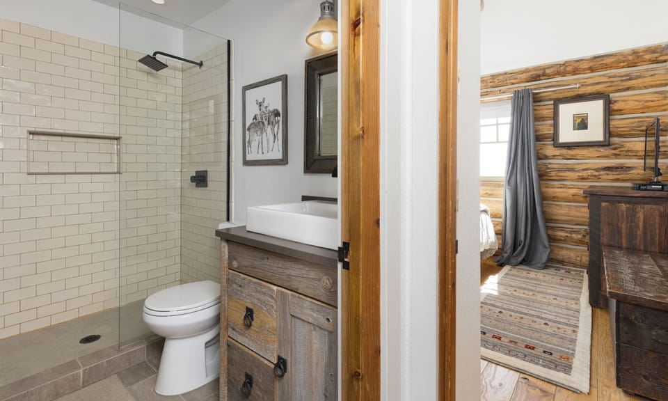 CH 11 Derringer bathroom1