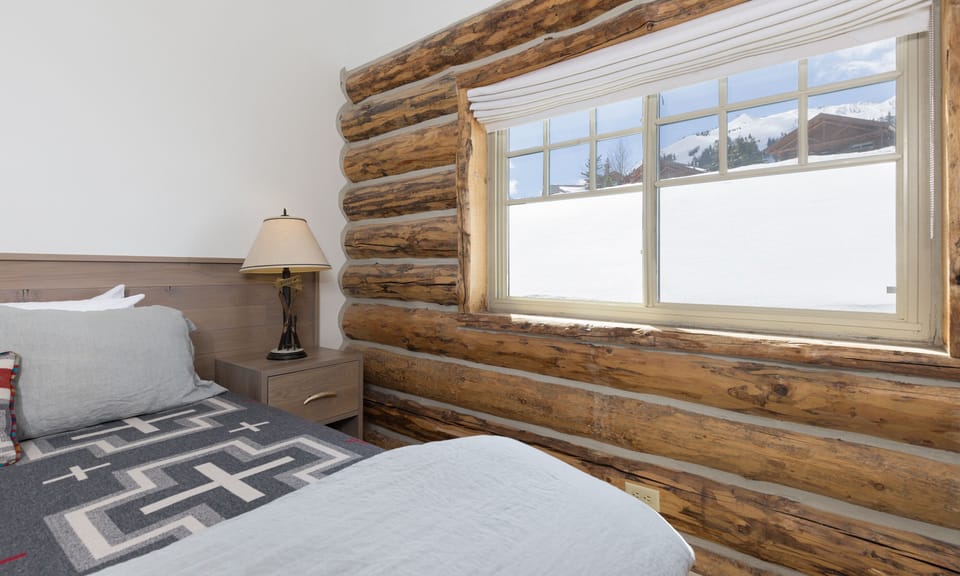 CH 11 Derringer 1st bedroom2