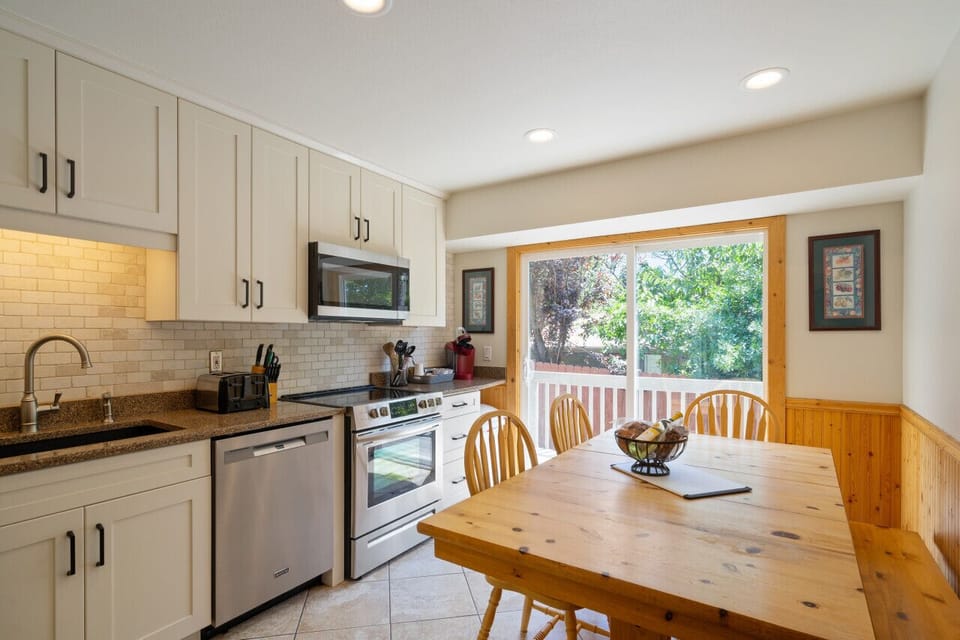 kitchen w/ Keurig coffee/ tea bar & grill on deck in winter