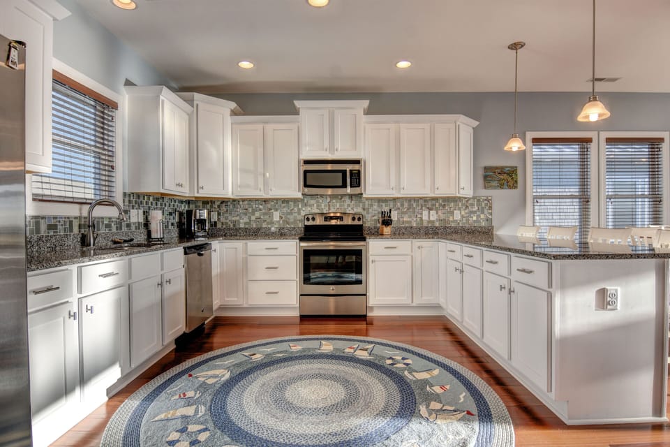 The backsplash reflects different colors.