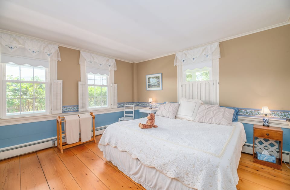 Master King (bedroom #1) connects to the study, and next to the downstairs bthrm