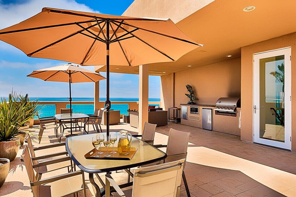Barbeque dining deck with Frig. & microwave oven