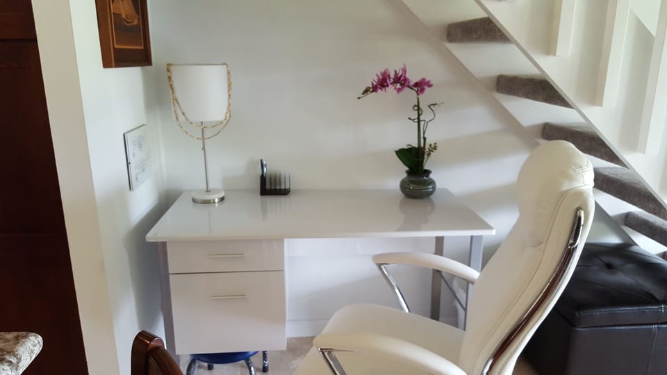 Writing/computre desk
