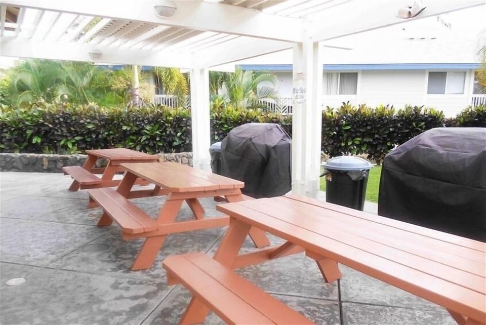 Large BBQ area by the pool for the group gathering and enjoy Island life style.