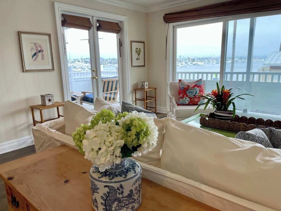 GREAT ROOM VIEWS!