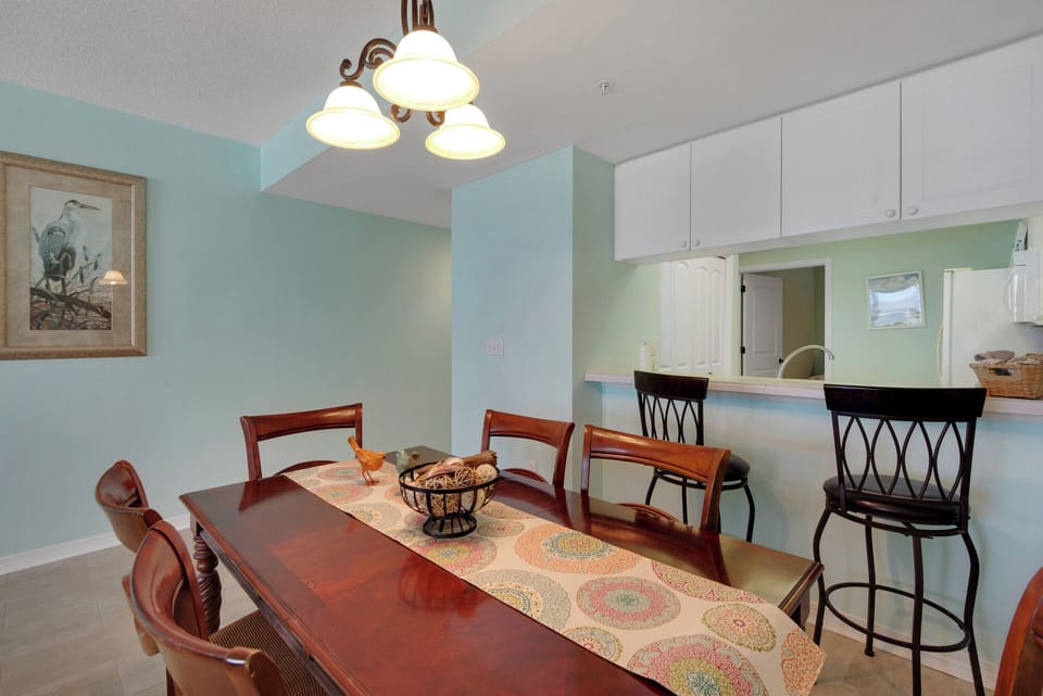 Dining room table seats 6