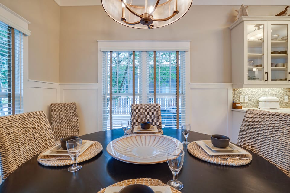 Imagine dinners fresh from the Gulf. Ride your bike to Goatfeathers or Buddy's
