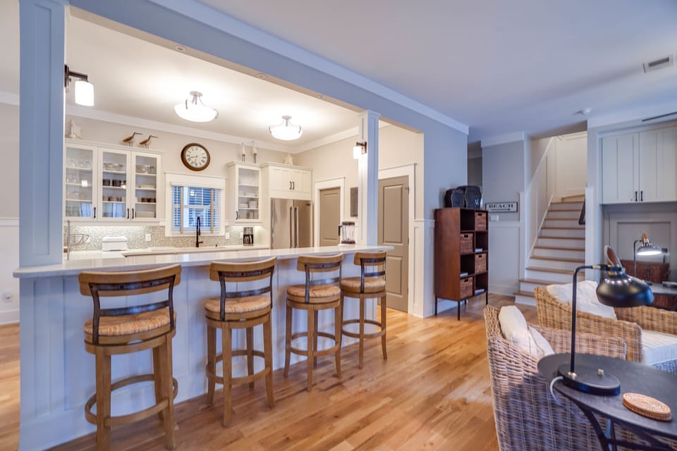 Breakfast bar with seating for 4. Dinning room seats 6 more