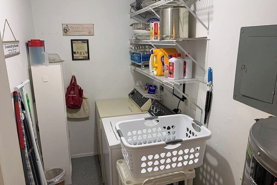 Laundry Room w/ Detergent & Dryer Sheets Provided...