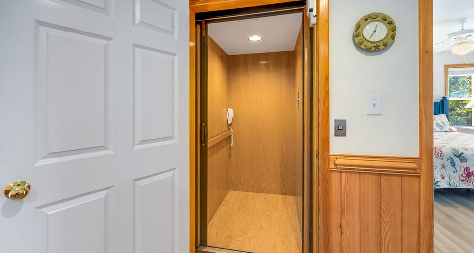 Surf or Sound Realty - 424 - A Dream Come True - Elevator - Label