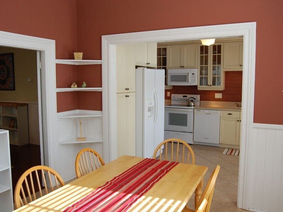 Huge kitchen and Breakfast Room with dining for six