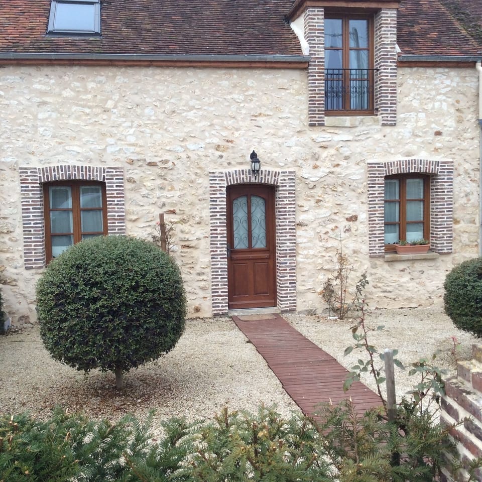 Elegantly renovated old stone cottage