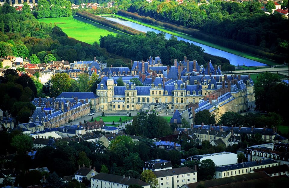 Chateau de Fontainebleau à 45 kms - Fontainebleau, 30 miles away