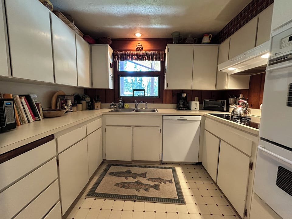 Full kitchen