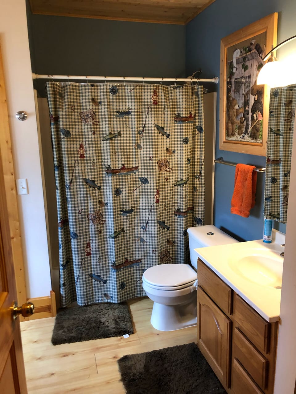 Full and spacious bathroom