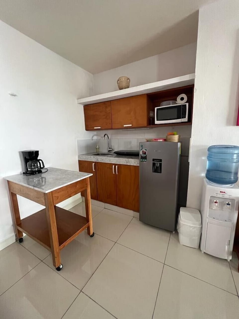 Kitchenette with island