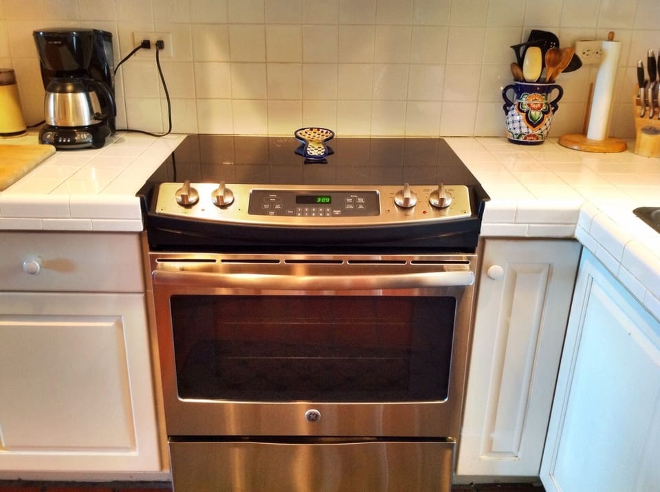 Up to date appliances, fully stocked, roomy kitchen