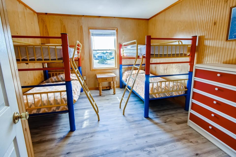 Surf-or-Sound-Realty-Beach-Fun-705-Bedroom-4