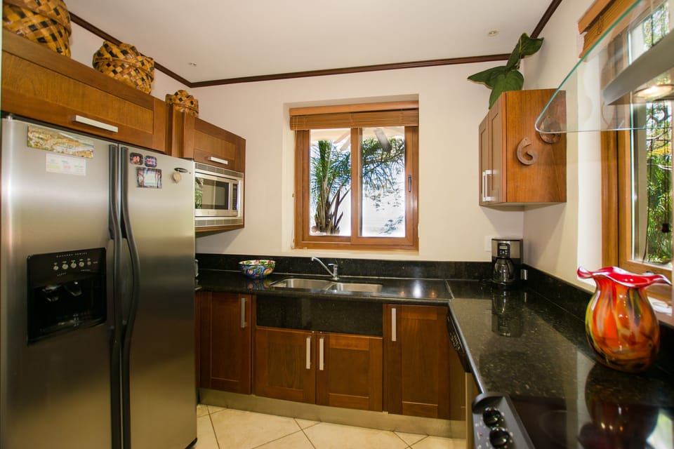 Spacious modern kitchen with all the amenities 