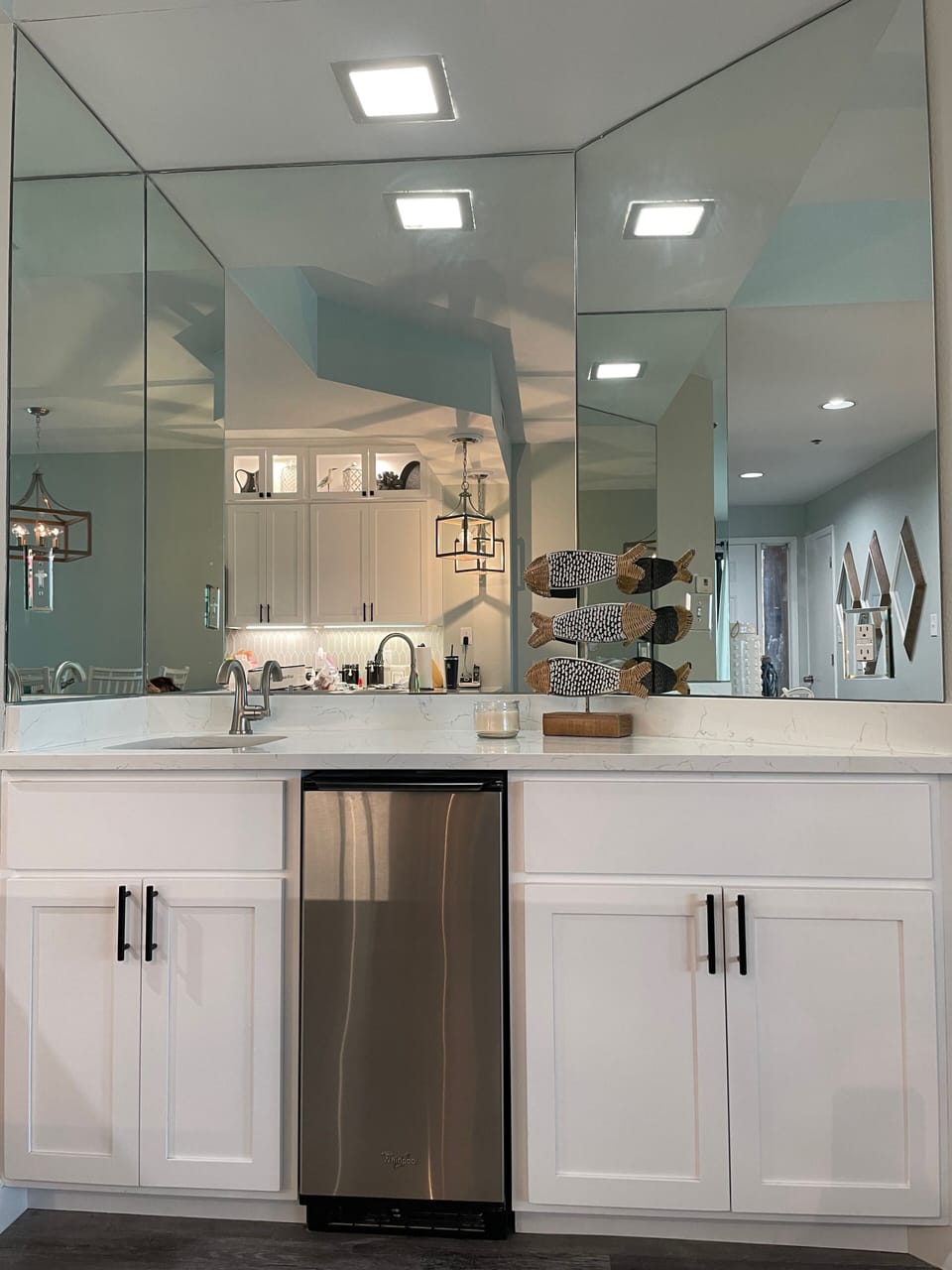 Wet bar with ice maker