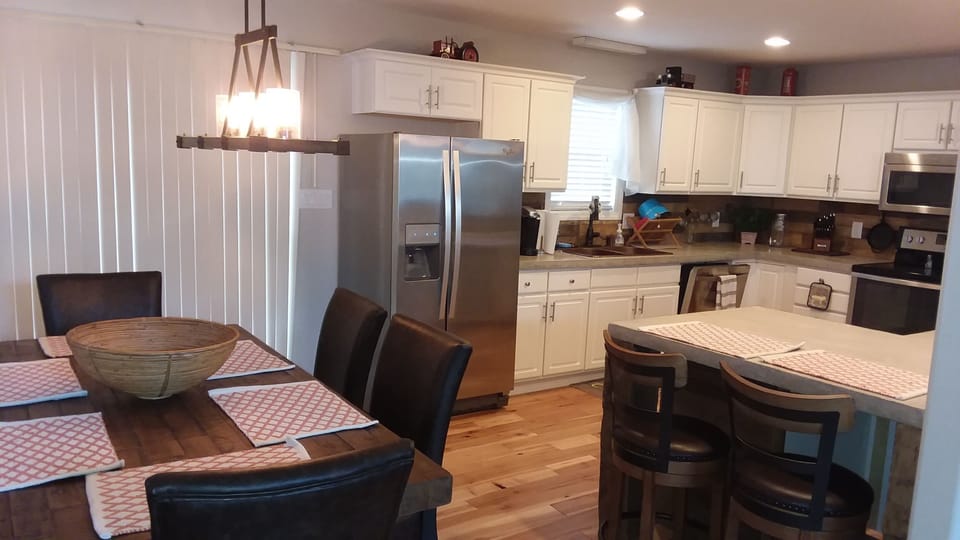 DINING ROOM/KITCHEN