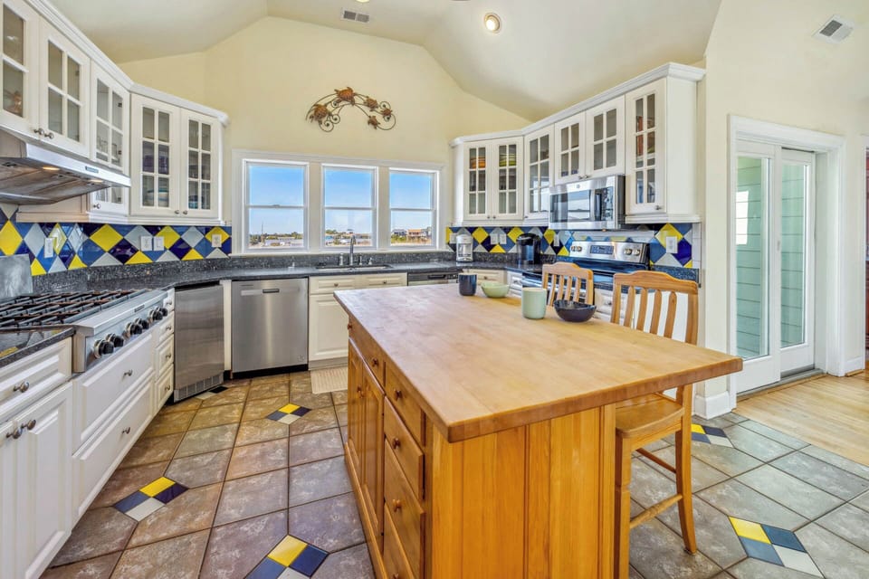 Surf or Sound Realty - 787 - Selah - Kitchen -2