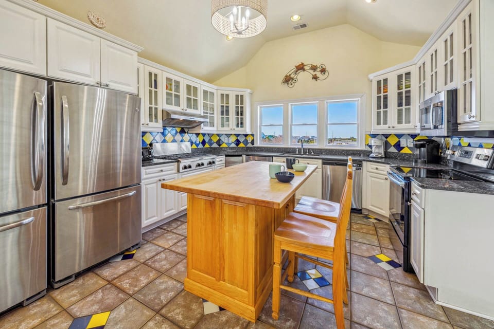 Surf or Sound Realty - 787 - Selah - Kitchen -1