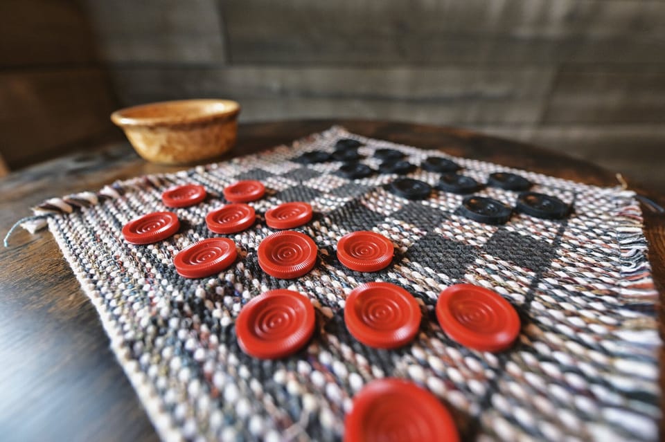 Cabin in the Smokies "The Playful Bear" - Checkers game