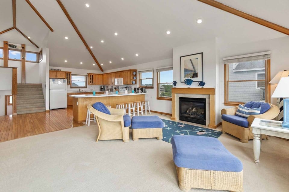 Surf-or-Sound-Realty-251-Topgallant-Great-Room-5