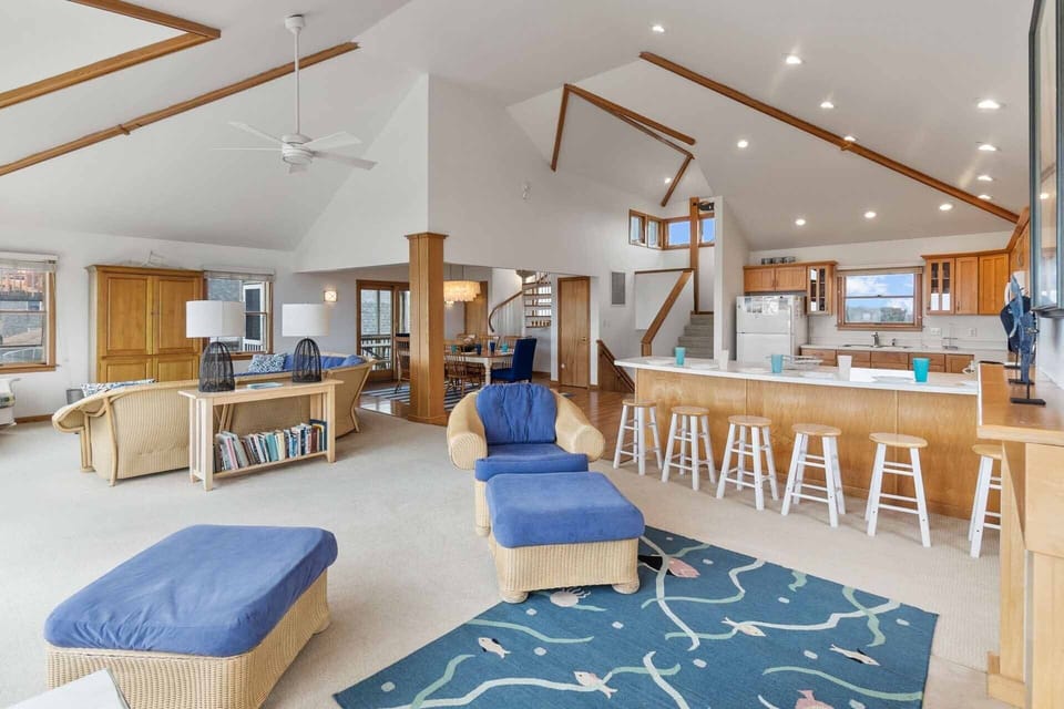 Surf-or-Sound-Realty-251-Topgallant-Great-Room-4