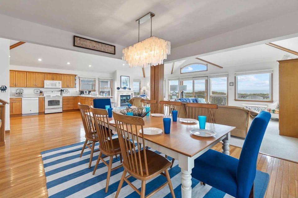 Surf-or-Sound-Realty-251-Topgallant-Dining-Area-2