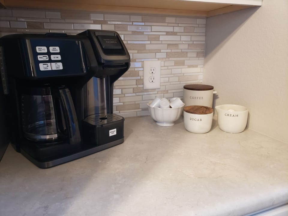 Combo drip/kcup coffee maker