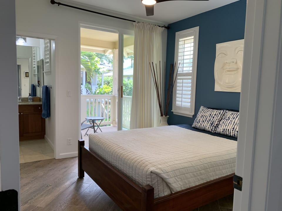 "Buddha room" Queen bed and lanai