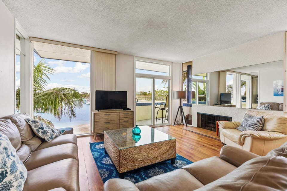 Seaside South Living Room with Bayviews! 