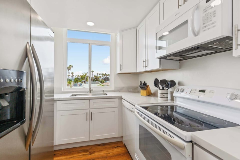 Seaside South Newly Renovated Kitchen with bayviews!