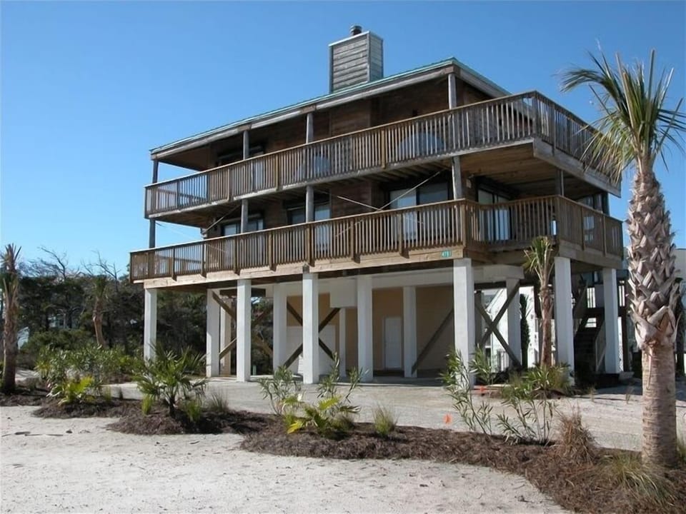 Banyan Beach - Exterior