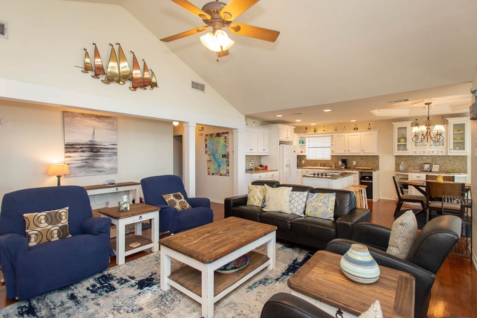 Newly updated furnishings make relaxing after a day on the lake feel luxurious!