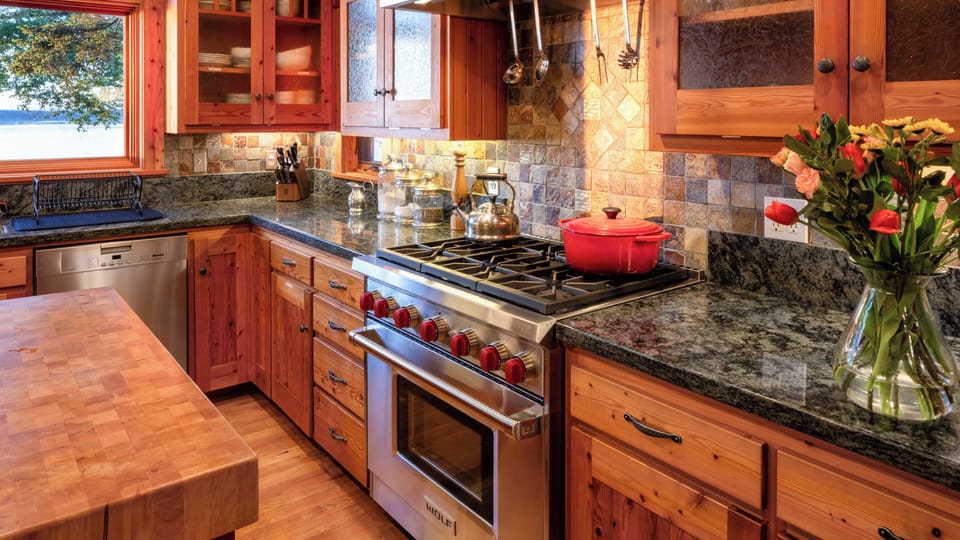 Main Home Kitchen
Wolf Gas Range