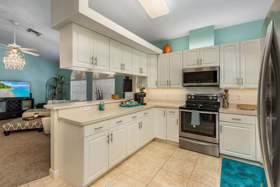 Kitchen has it all! Keurig coffee maker, blender, toaster, serving dishes, etc.